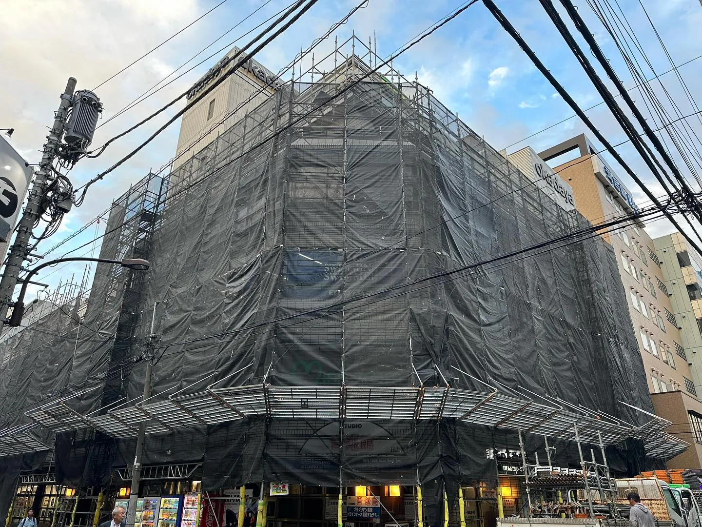 東京都新宿区西新宿で足場組立完了❗️